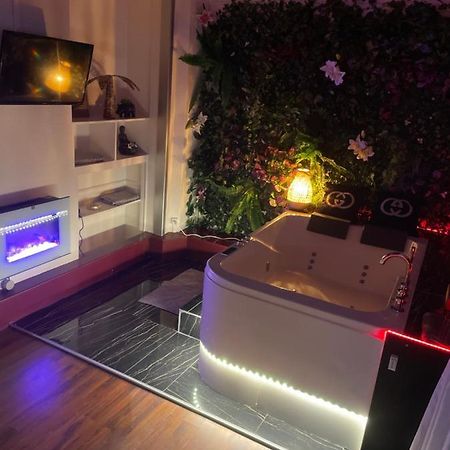 Apartament Jacuzzi 9Em Paryż Zewnętrze zdjęcie