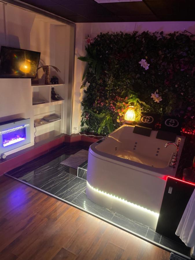 Apartament Jacuzzi 9Em Paryż Zewnętrze zdjęcie