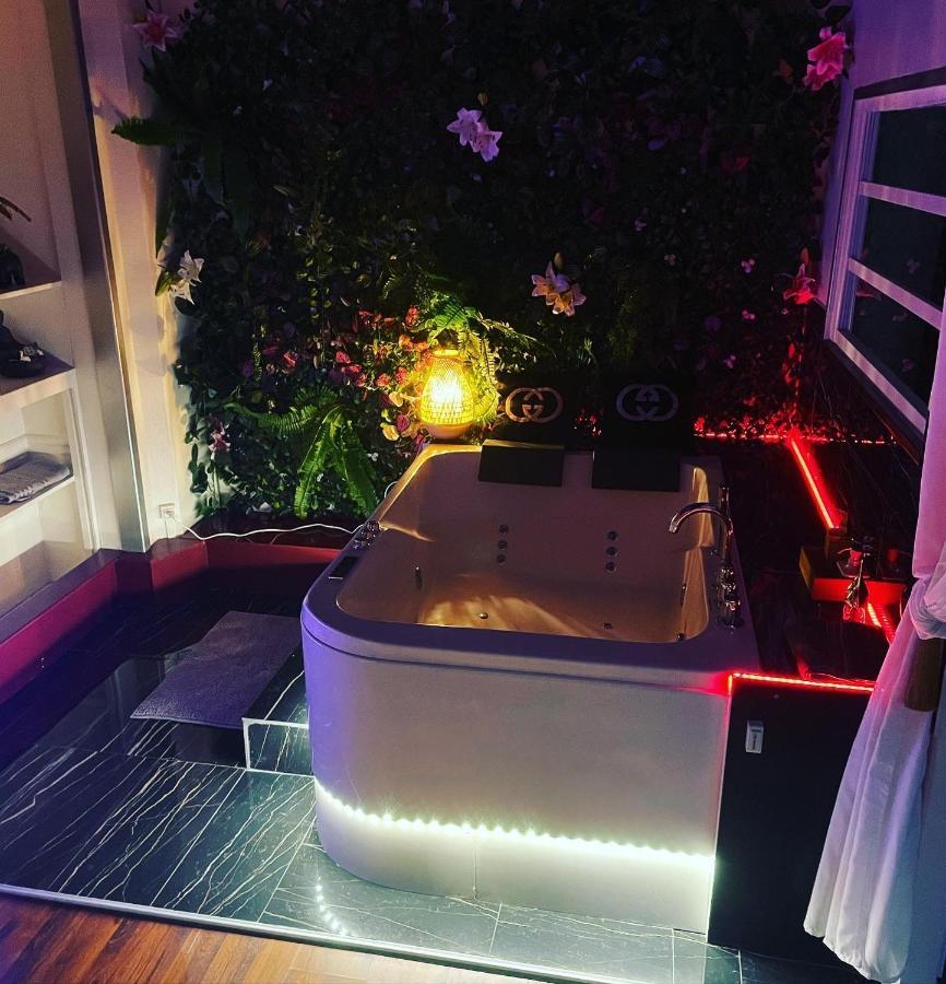 Apartament Jacuzzi 9Em Paryż Zewnętrze zdjęcie
